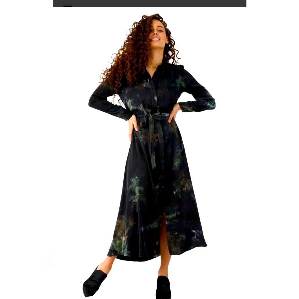 Belal dahl Maxi Button Down Shirt Dres
camo dye
In a good condition, no stains